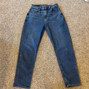 American Eagle short stretch mom jeans